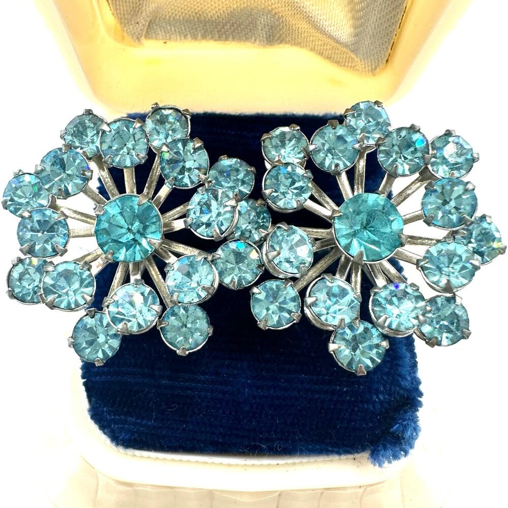 1940s vintage aqua blue rhinestones starburst silver tone screw back earrings